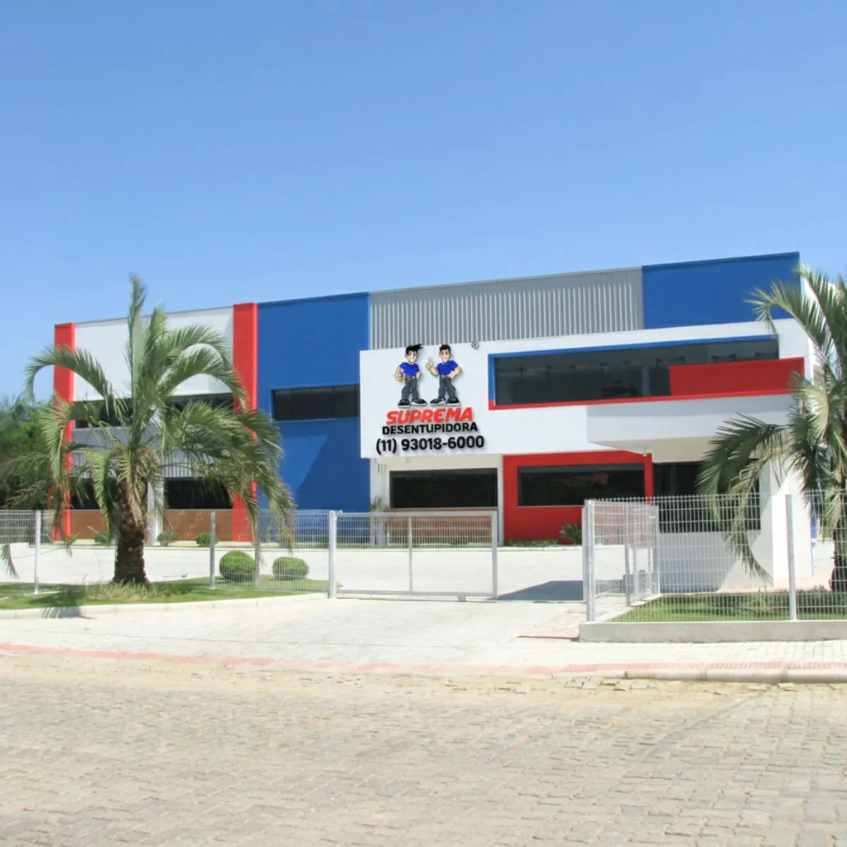 Fachada da sede da Suprema Desentupidora em Baturité, Ceará